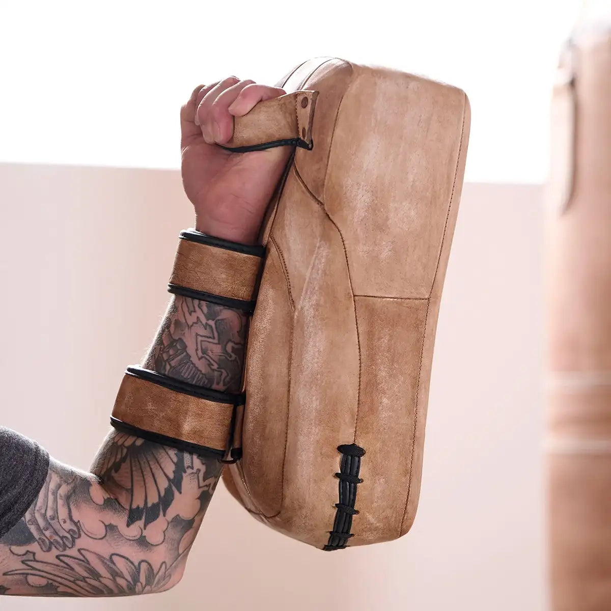 ARTZT Vintage Thai Pad Pratze Rindsleder 36x19x12 cm