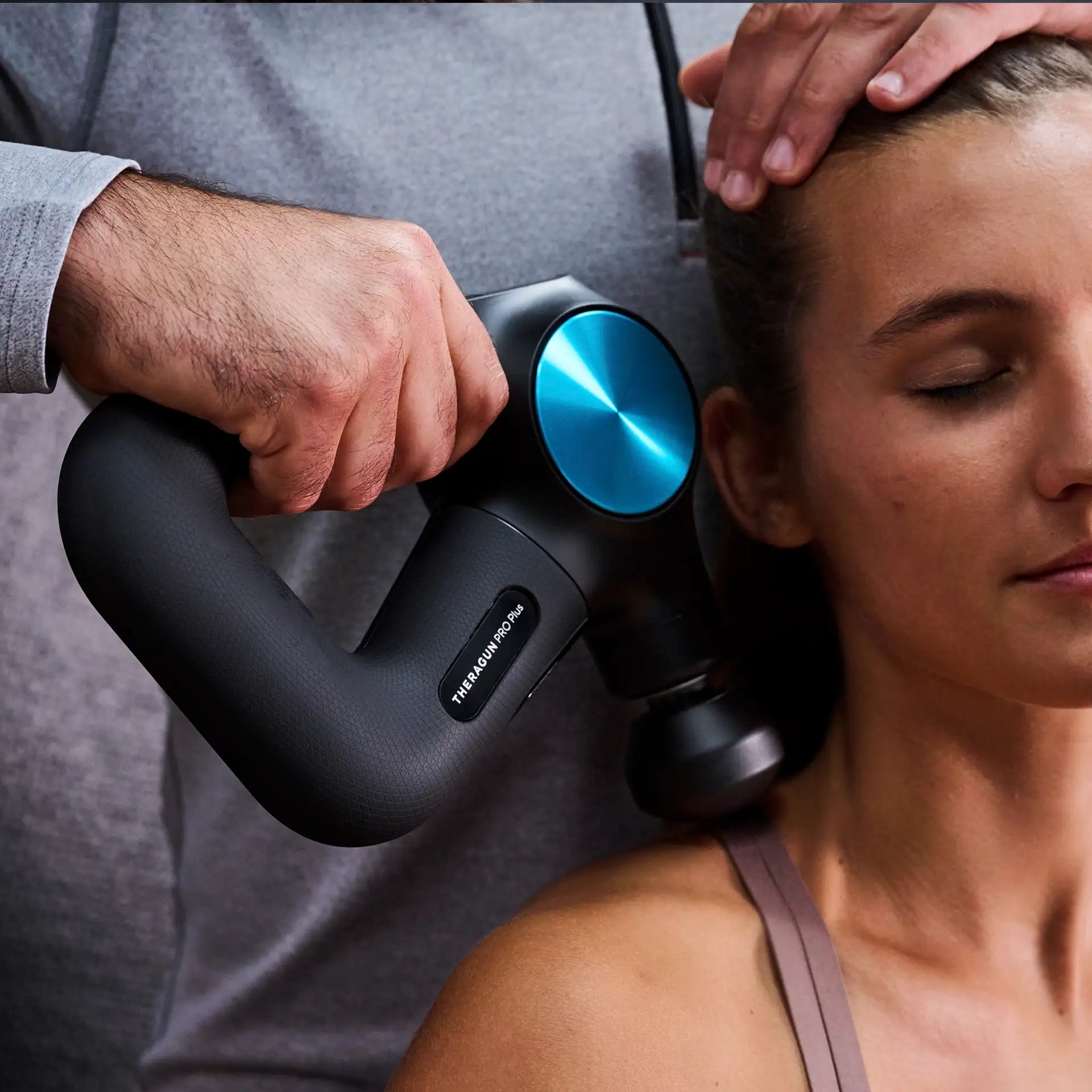 Therabody Theragun PRO Plus Massagepistole 7 Aufsätze
