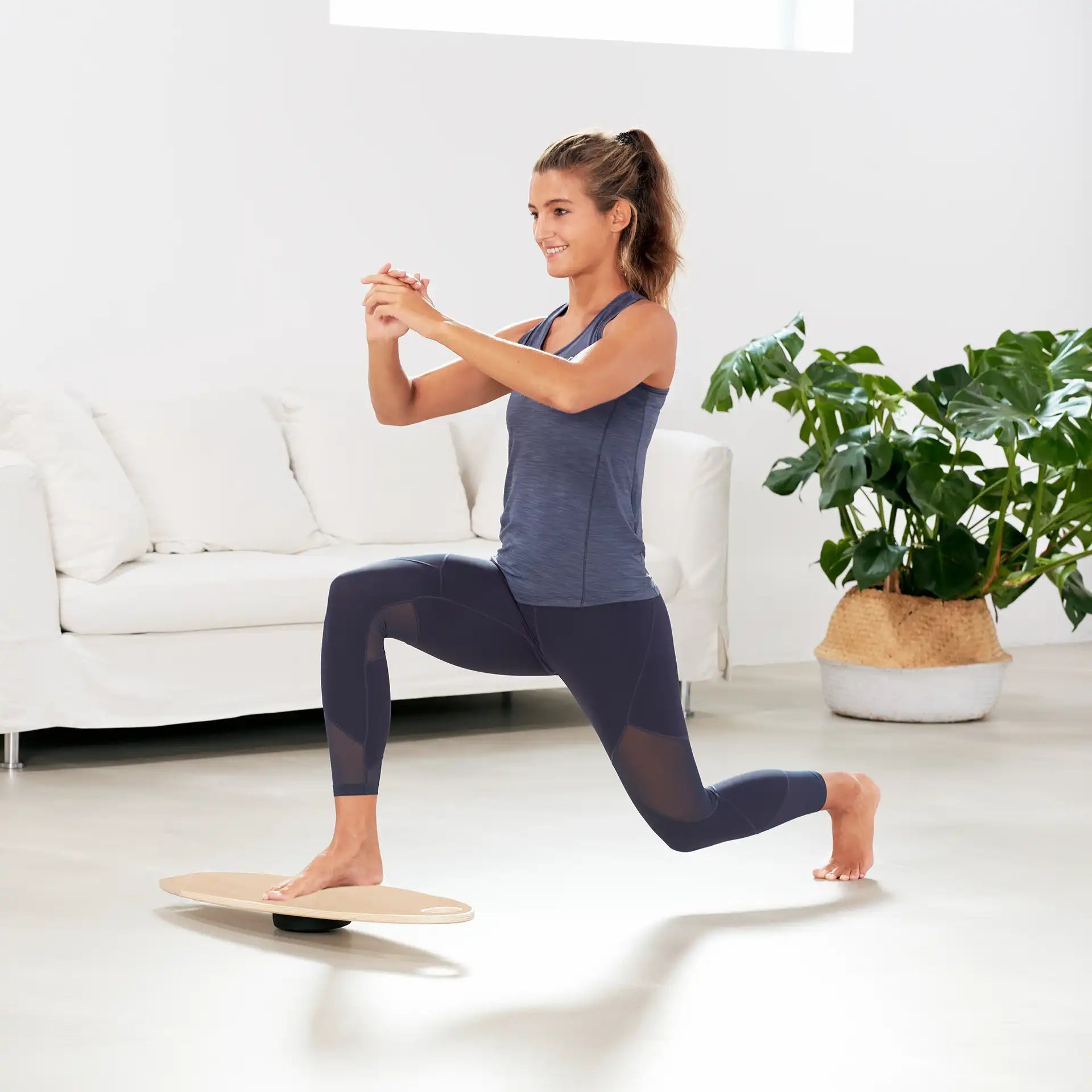 ARTZT vitality Wobblesmart XL Balance Board Holz 75x25 cm