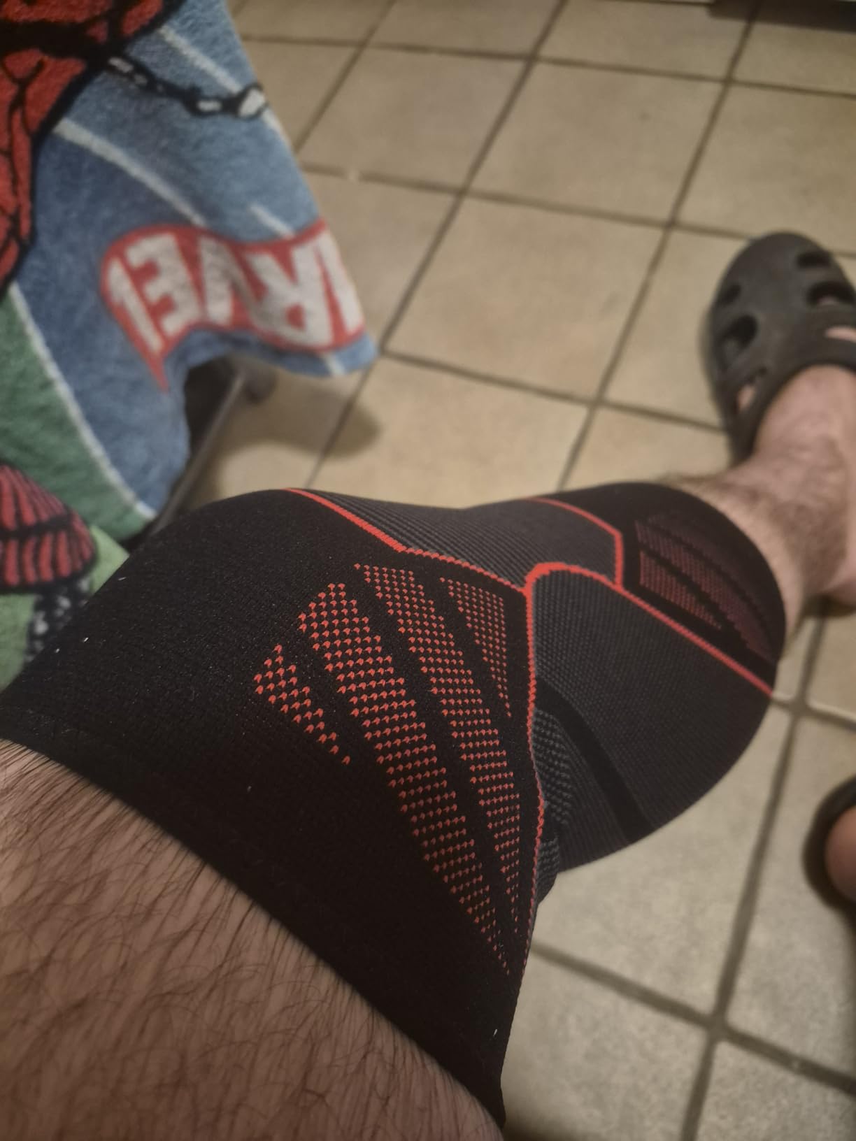 360 RELIEF Knee Support Kniebandage Größe L Schwarz Grau