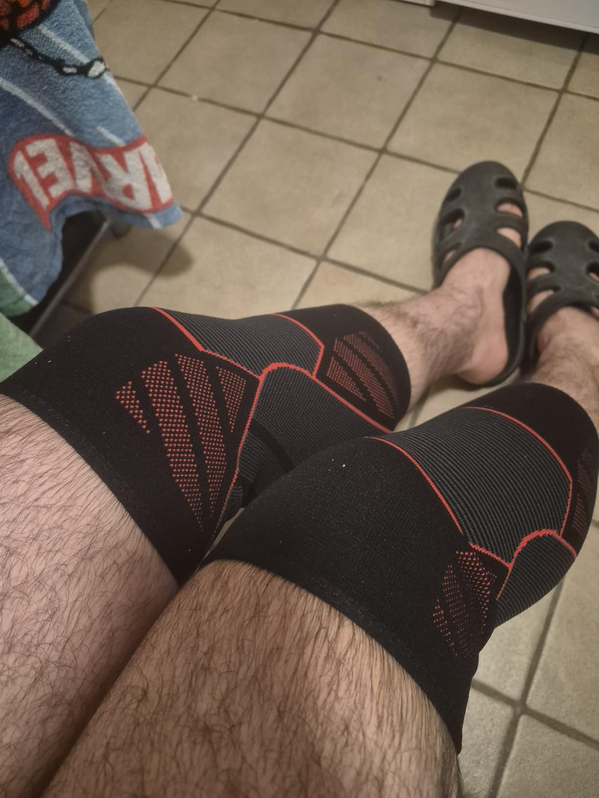 360 RELIEF Knee Support Kniebandage Größe L Schwarz Grau