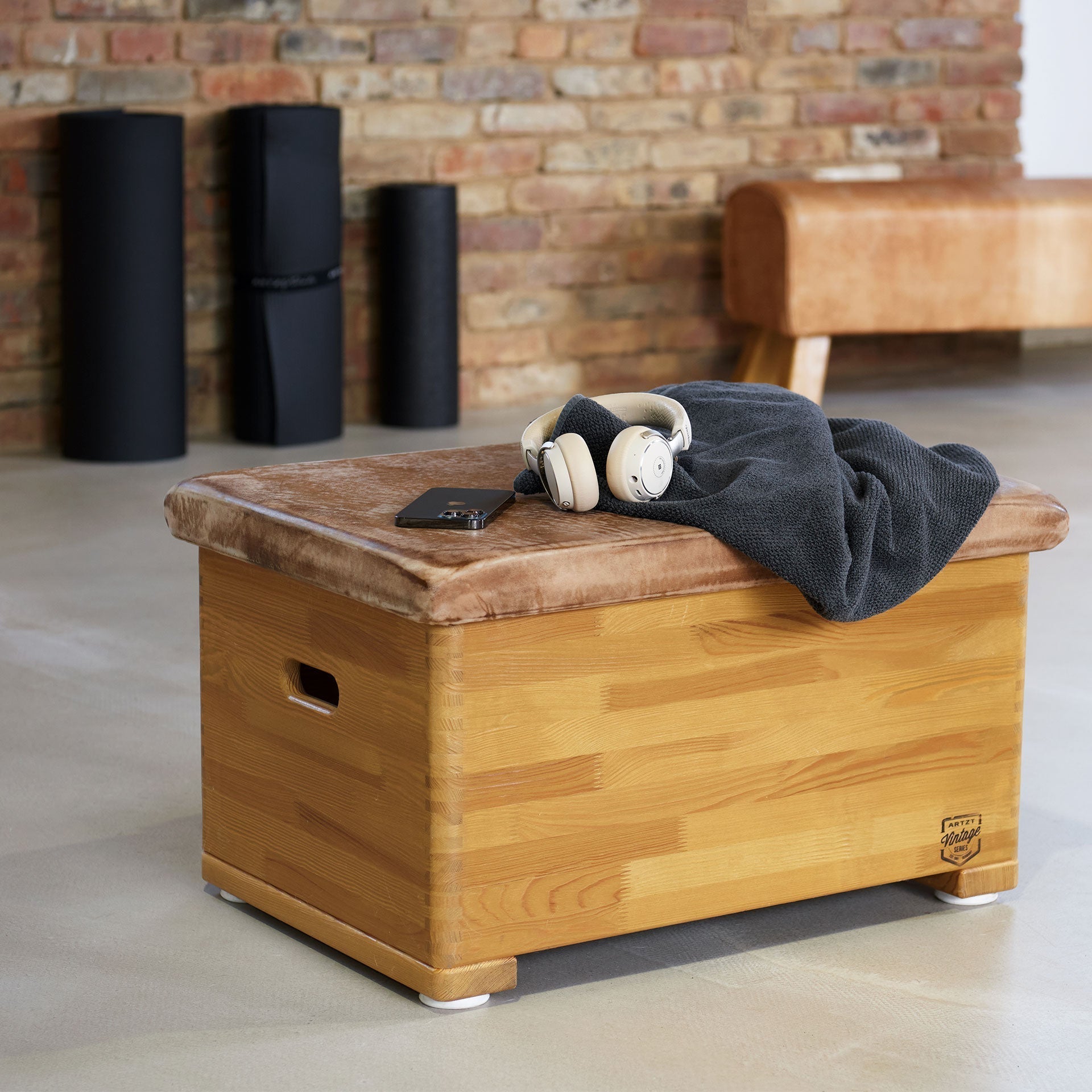 Artzt Vintage Series Sprungkasten Holz Leder 70x50x40 285 kg